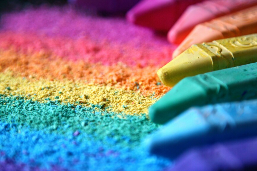 Farben im Marketing: bunte Farben - Regenbogen aus Kreide