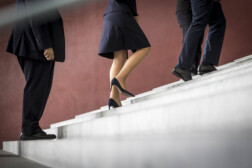 Symbolfoto zum Thema Frauen und Karriere. Eine Frau geht eine Treppe nach oben. Berlin, 29.06.2024. Berlin Deutschland *** Symbolic photo on the subject of women and careers A woman walks up a flight of stairs Berlin, 29 06 2024 Berlin Germany Copyright: xThomasxKoehler/photothek.dex