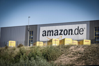 Amazon Logistikzentrum, FRA3, DHL Container, Bad Hersfeld, Hessen, *** Amazon logistics center, FRA3, DHL Container, Bad Hersfeld, Hesse,